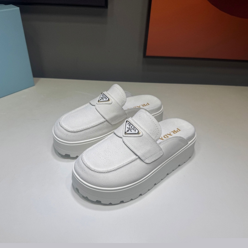 Pra*a slippers